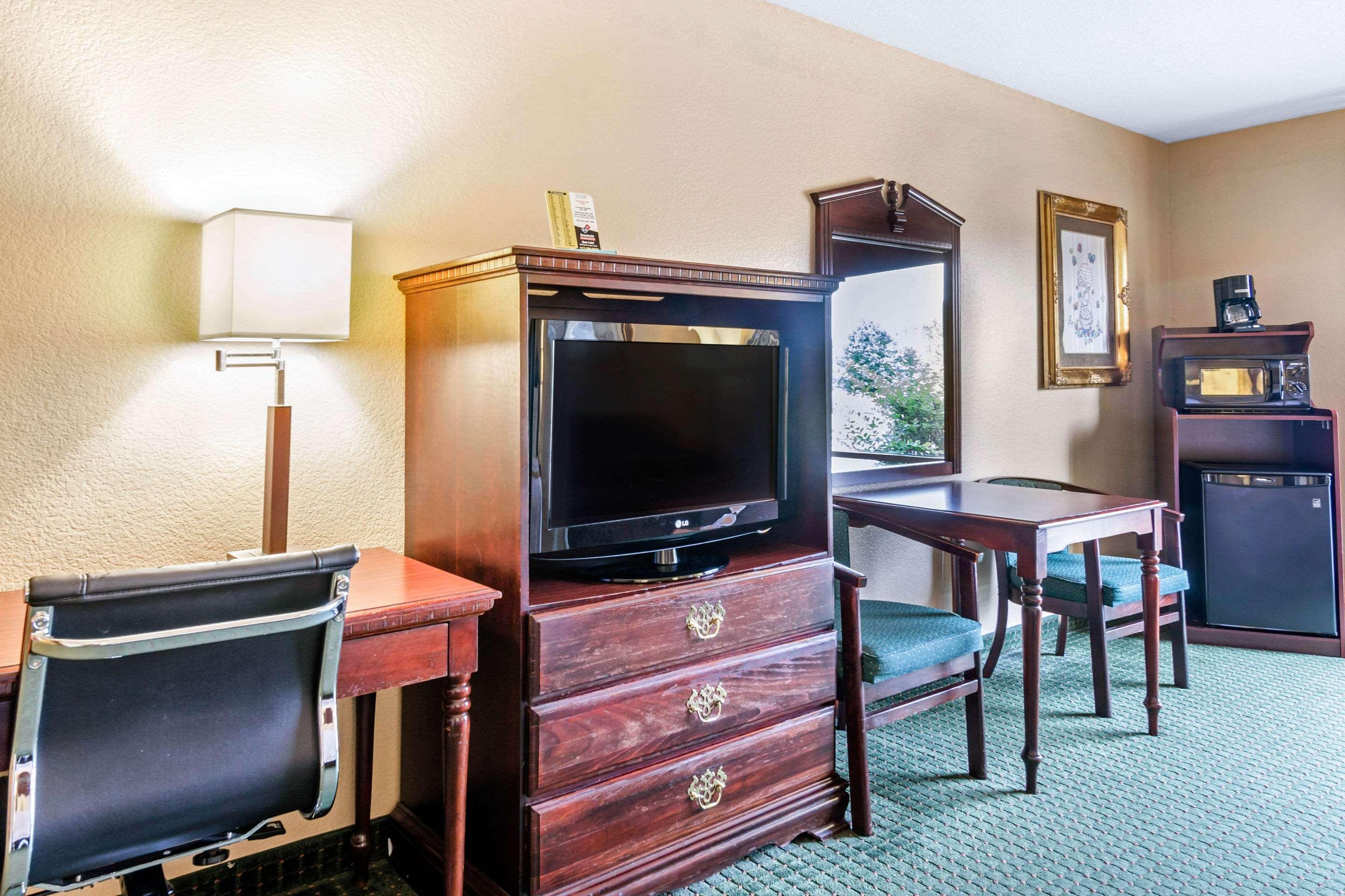 Quality Inn & Suites Carthage Εξωτερικό φωτογραφία