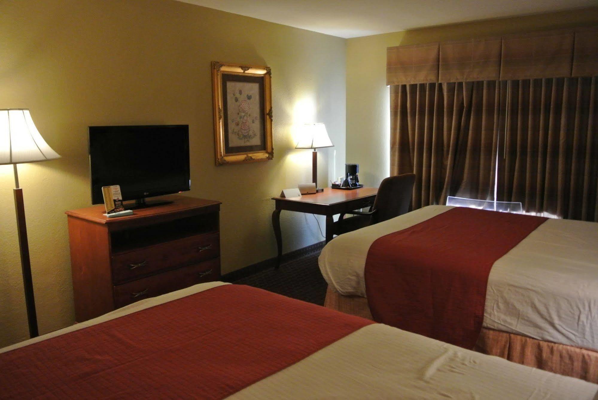 Quality Inn & Suites Carthage Εξωτερικό φωτογραφία
