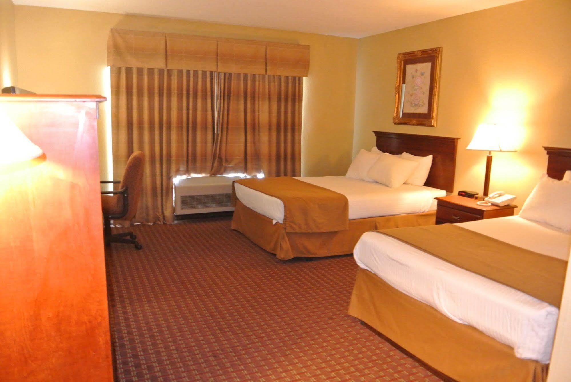 Quality Inn & Suites Carthage Εξωτερικό φωτογραφία