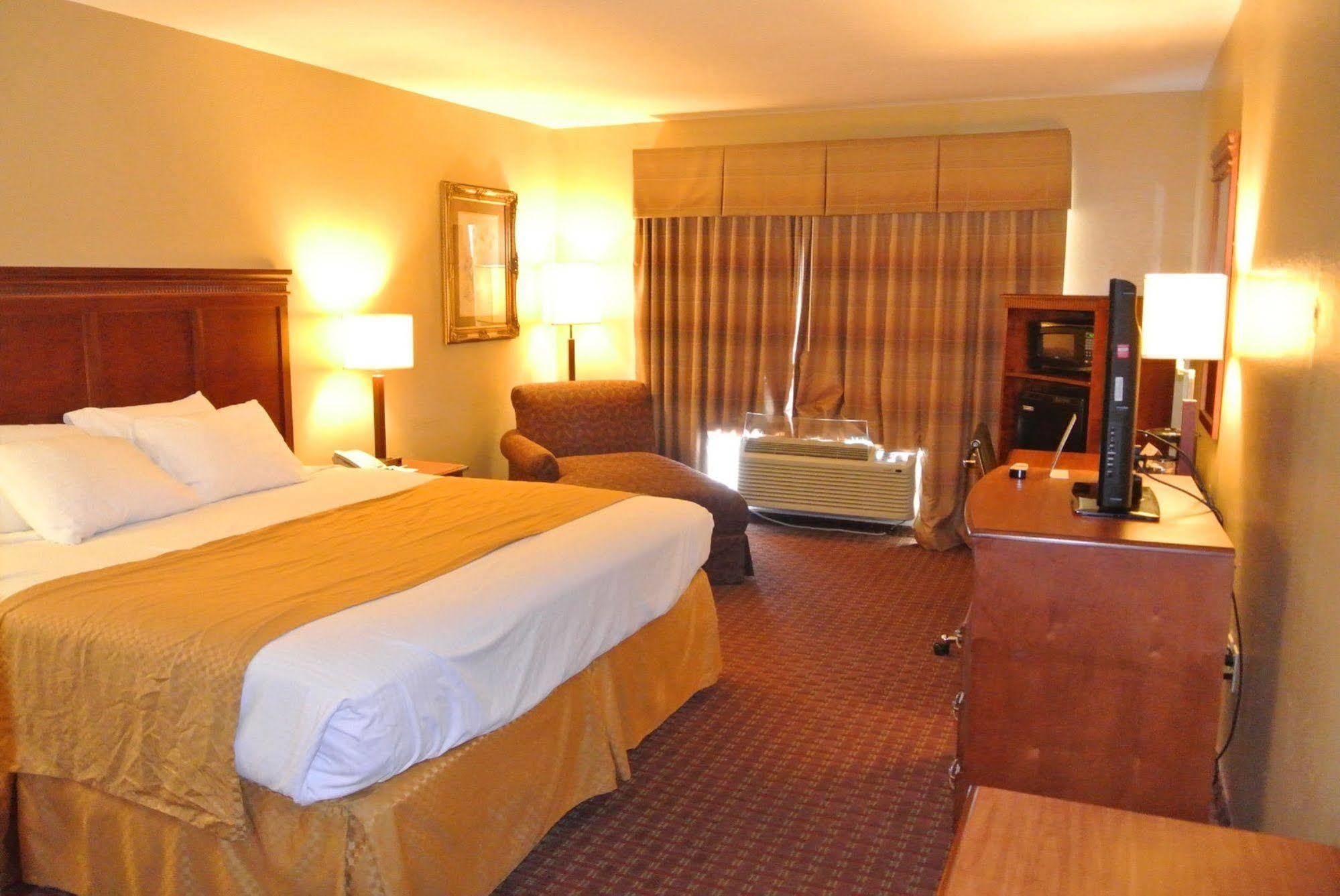 Quality Inn & Suites Carthage Εξωτερικό φωτογραφία