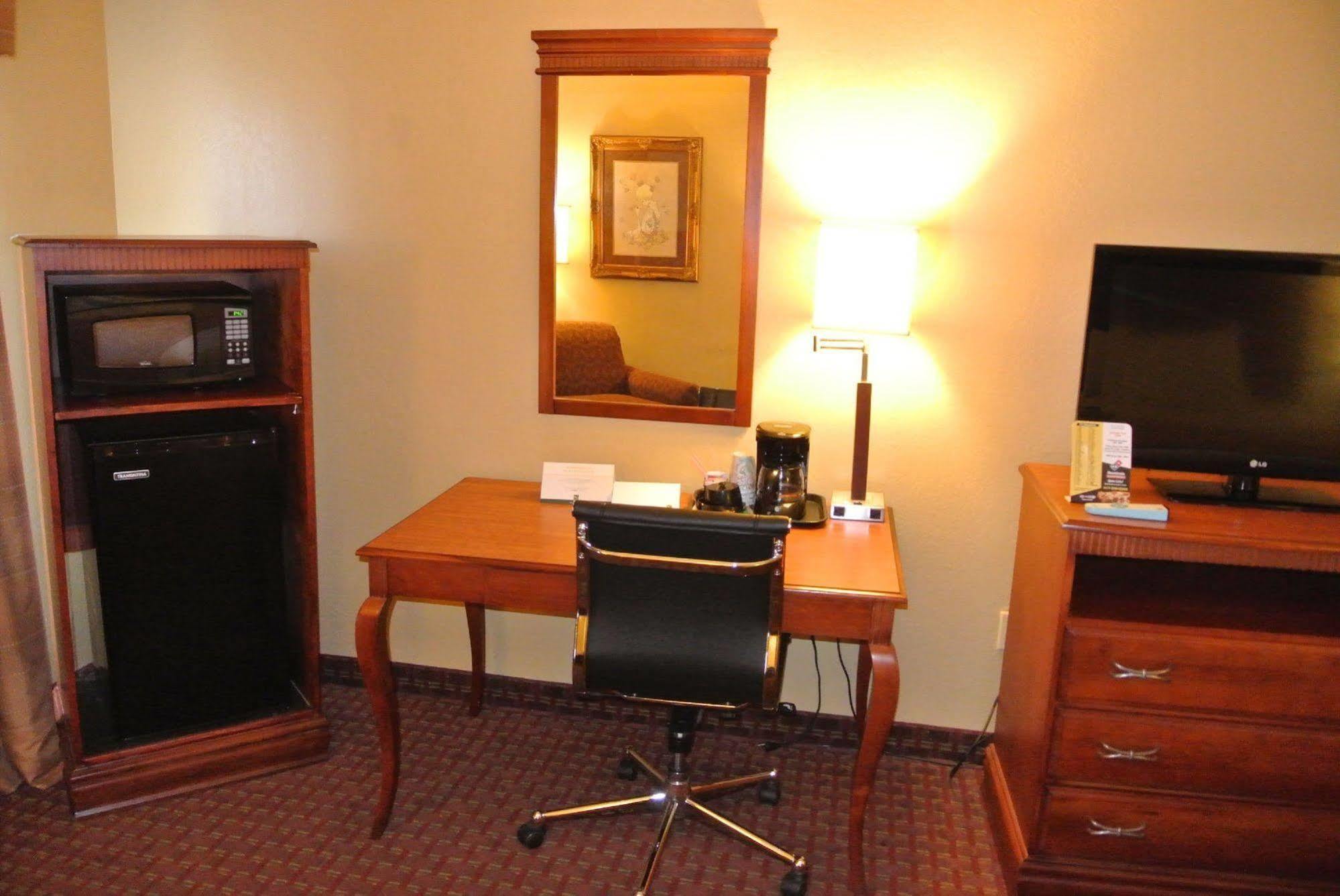 Quality Inn & Suites Carthage Εξωτερικό φωτογραφία