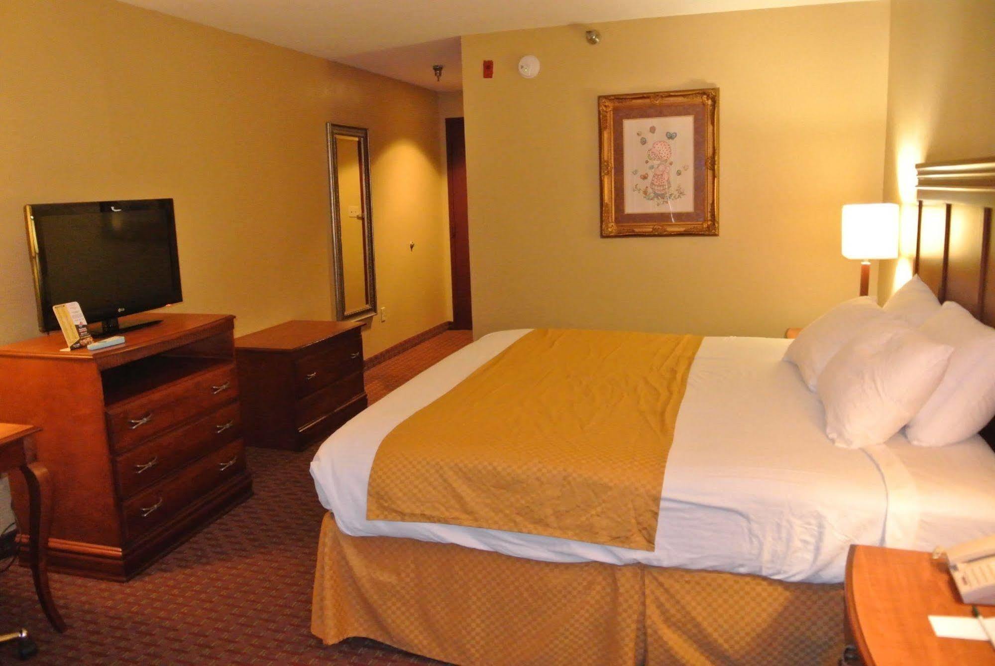 Quality Inn & Suites Carthage Εξωτερικό φωτογραφία